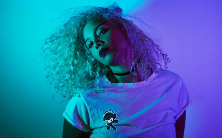 ECHLO - 'Got Me Drinking' (Dream Pop)