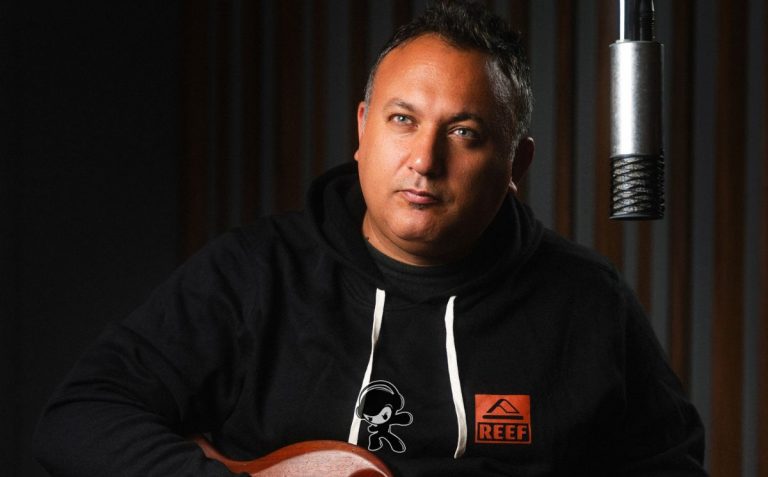 Juan Cruz - 'Avioncitos de papel' (Latin Pop)