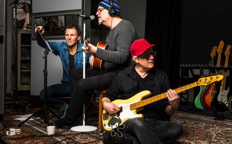 Nurse - Beautiful Lie (Alternative Rock)