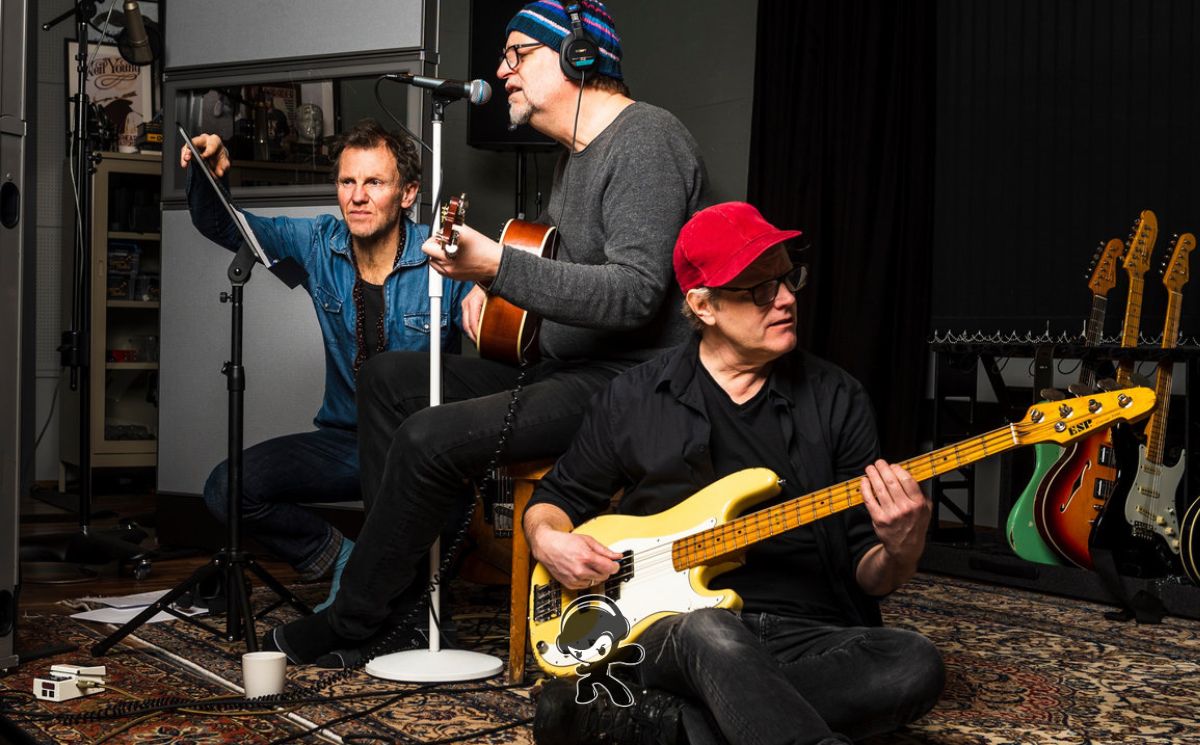 Nurse - Beautiful Lie (Alternative Rock)