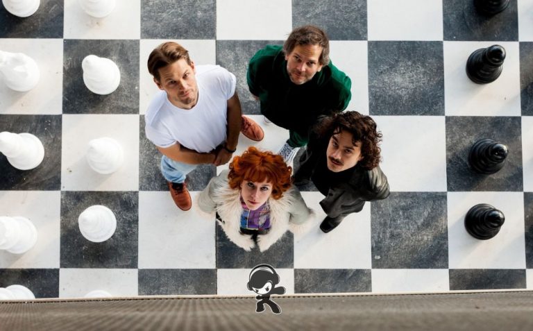 The Golden Blades - 'Augmented Reality' (Synthpop)