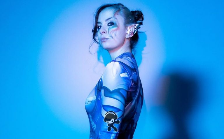 Zoë Starra - 'Essence' (Electro Pop)