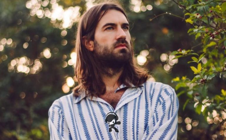 Johnny Delaware - 'Never Let Go' (Acoustic Folk)