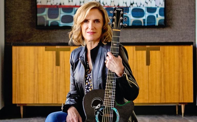 Sandy King - You Got Me Mixed Up With That Bottle (Country)