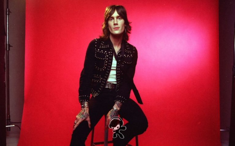 Tuk Smith & The Restless Hearts - End of an Era (Alternative Rock)