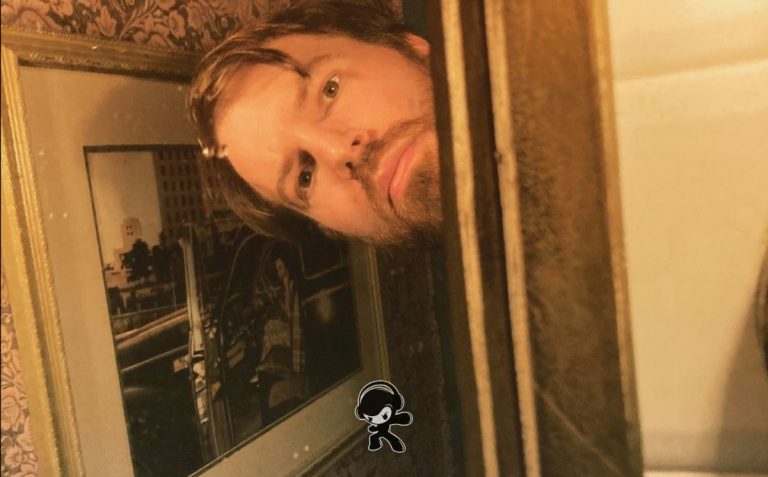 Dr. Rocket - 'Everybody Runs Away' (Indie Rock)