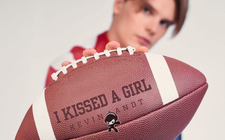 Kevin Landt - I Kissed A Girl (Electro Pop)