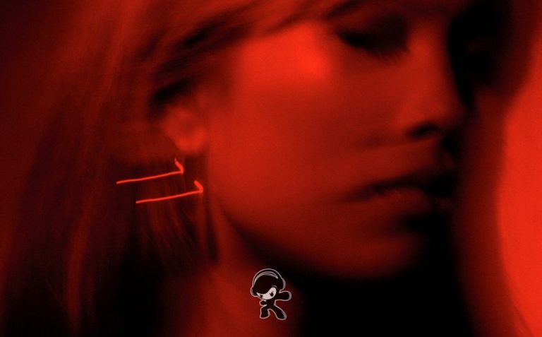 Niki Colet - 'Ghosts' (Indie Pop)