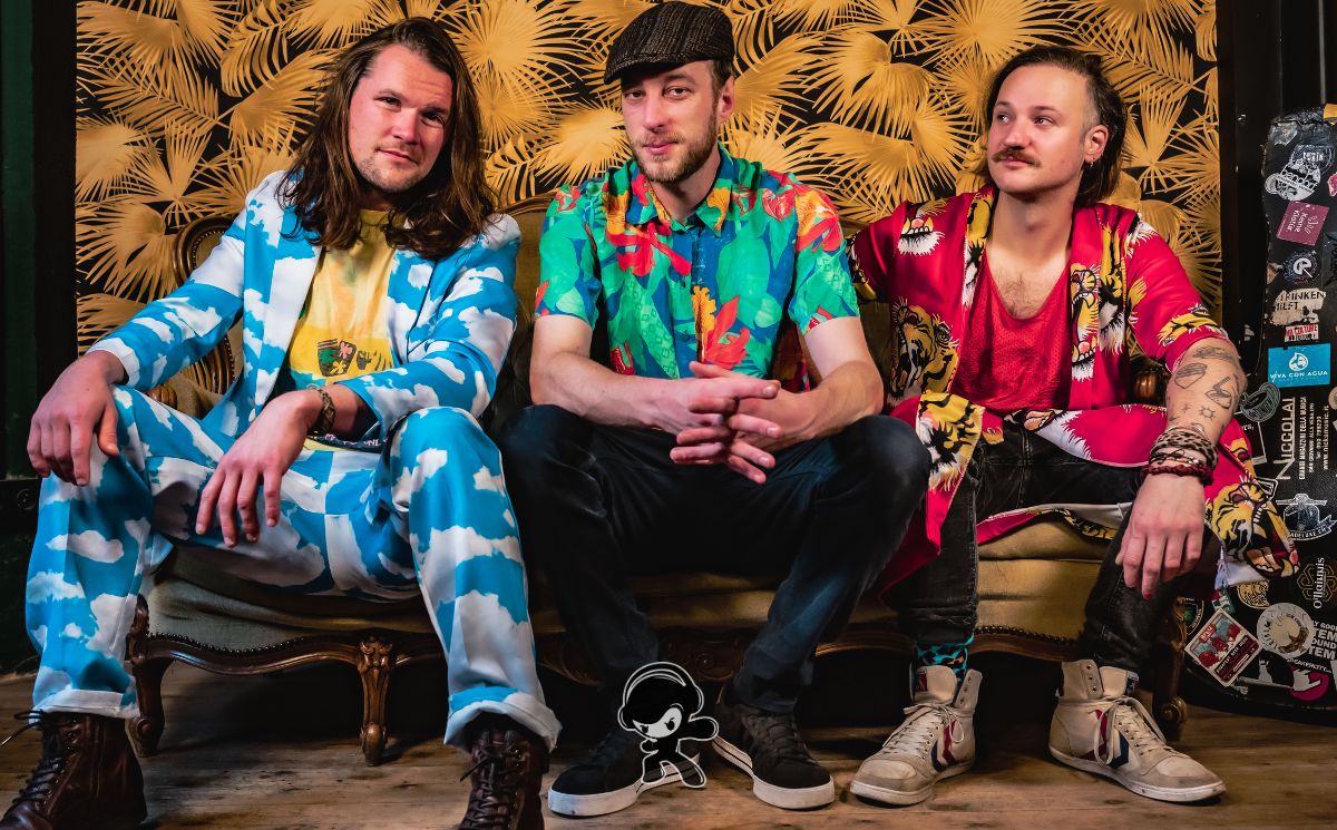 The Trouble Notes - 'Storm Searching' (Progressive Folk-Rock)