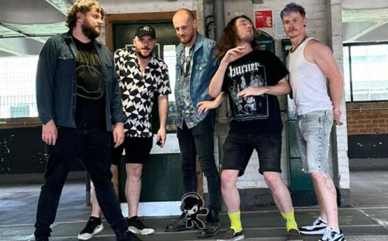 BRUISES – Cash in the Attic (Alternative Metal)