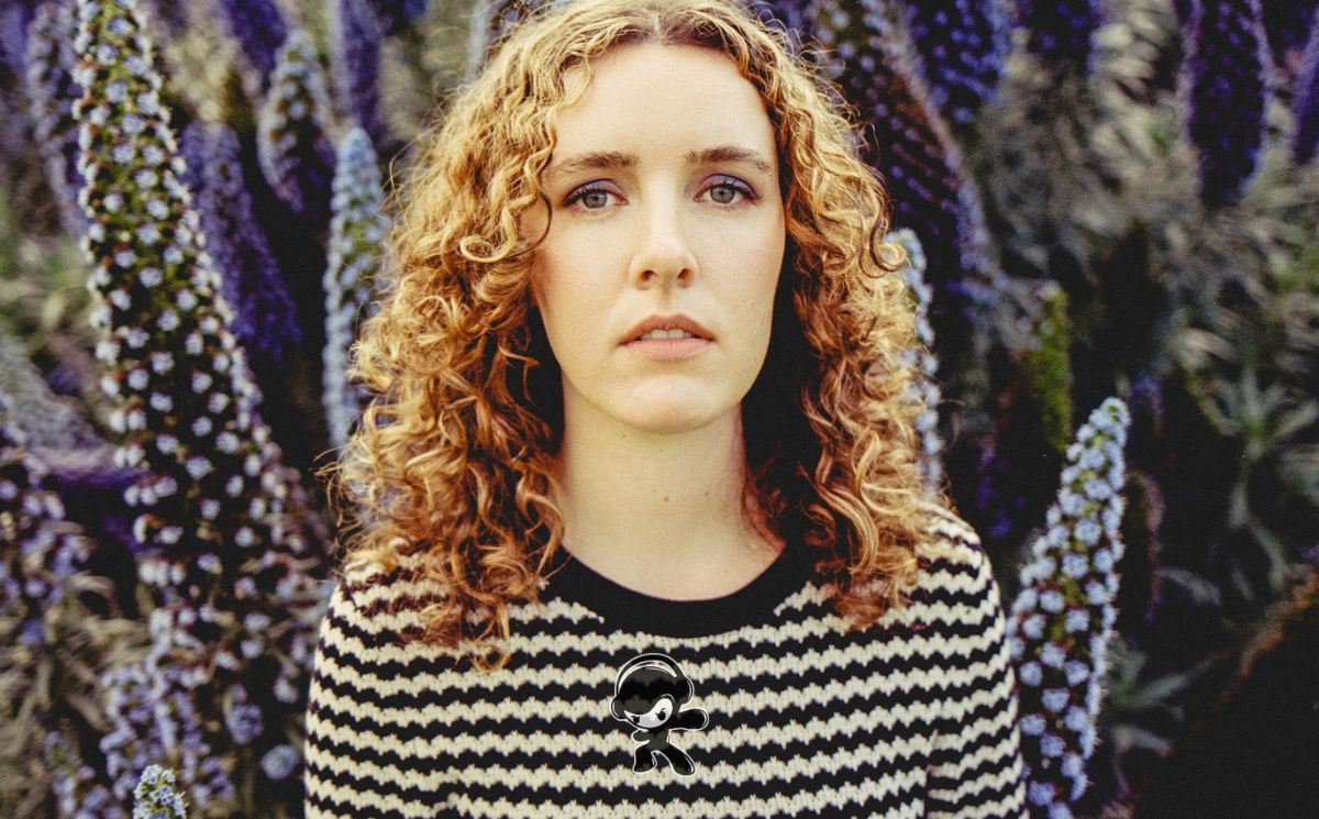 Julia Logan - Forever Changes Around (Indie Rock)