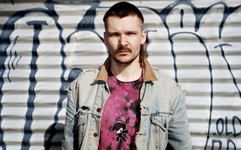 Lou Z – Holes for the Hearts (Indie Rock)