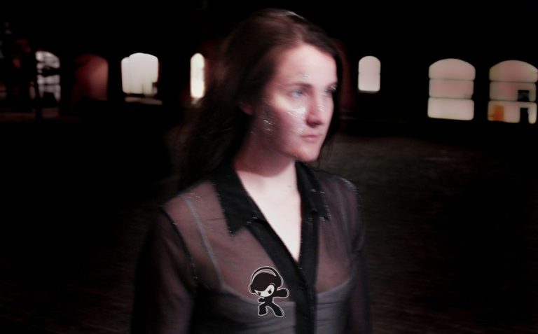 Meropi - Hold Me Gently (Dream Pop)