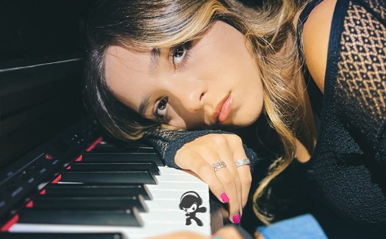 Suburban Moon - Flying (Indie Pop)