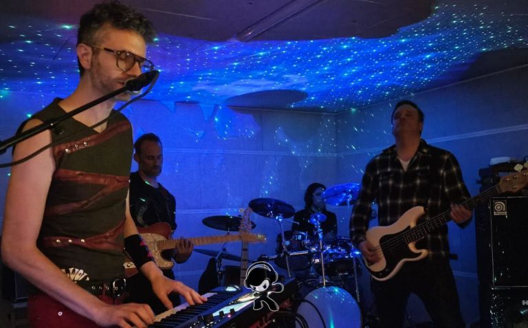 Band Of 4 - Hello (Indie Rock)