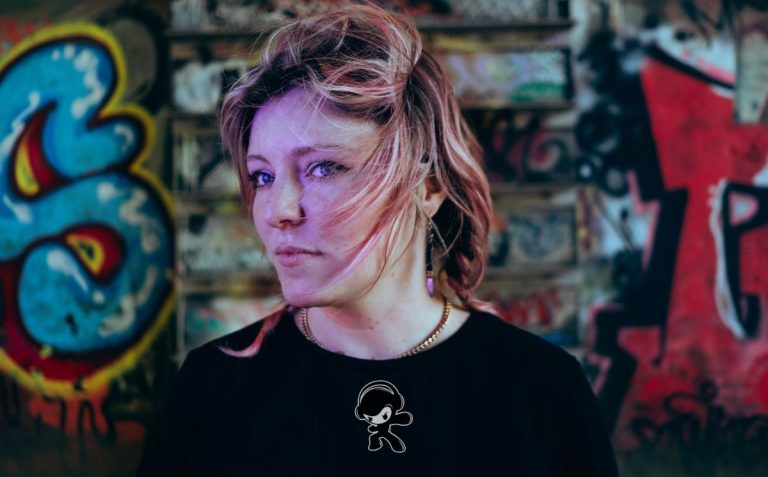 GRLwood - Fake (Pop)