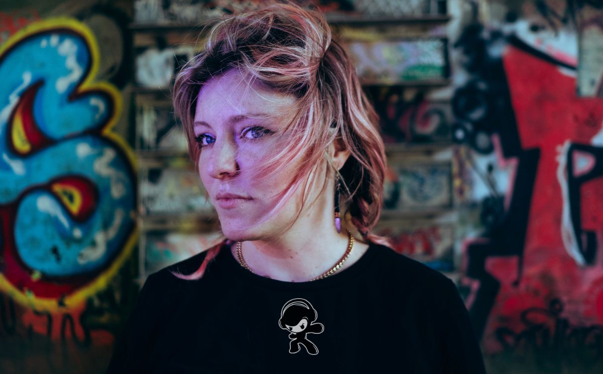 GRLwood - Fake (Pop)