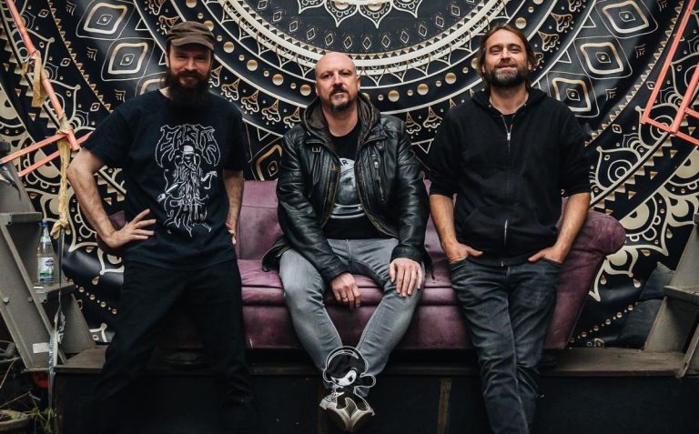 Blind Mess - Bleeding Hearts (Stoner Rock)