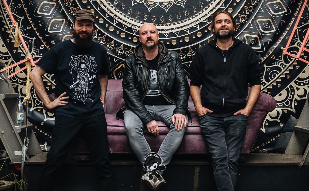 Blind Mess - Bleeding Hearts (Stoner Rock)