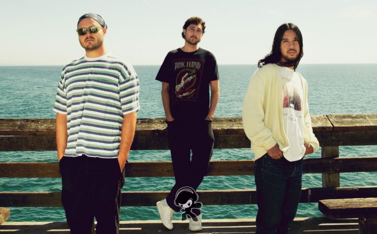 Double Wish ft. ARK IDENTITY - Aeroplane (Indie Pop)