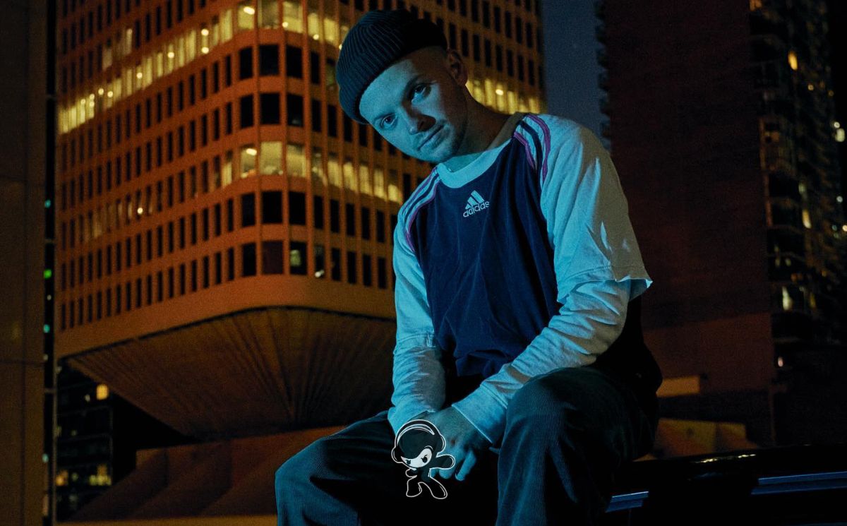 JVLY – DROWNING IN MY ROOM (Indie R&B)