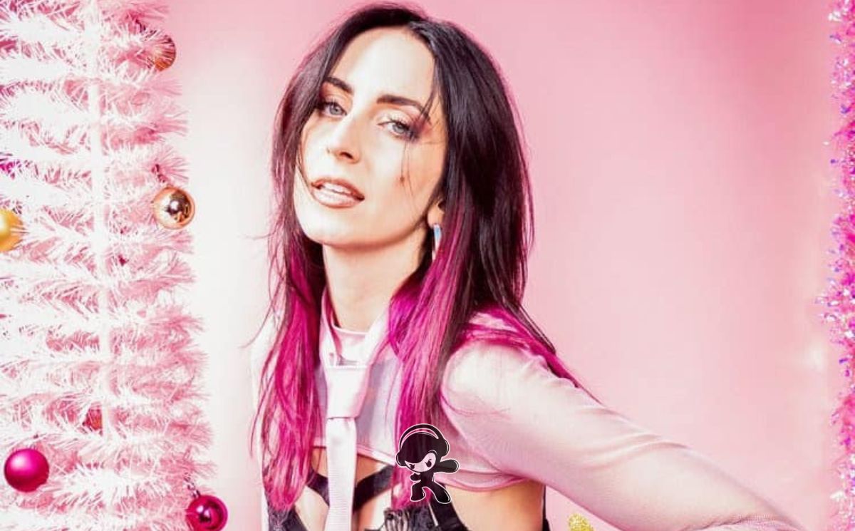 Nadia Vaeh - R!OT (Pop Punk)