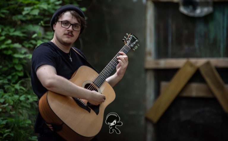 Tom Abbott - In Your Blood (Indie Rock)