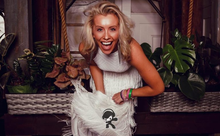 Andrea Magee - Calling for You (Alternative Pop)