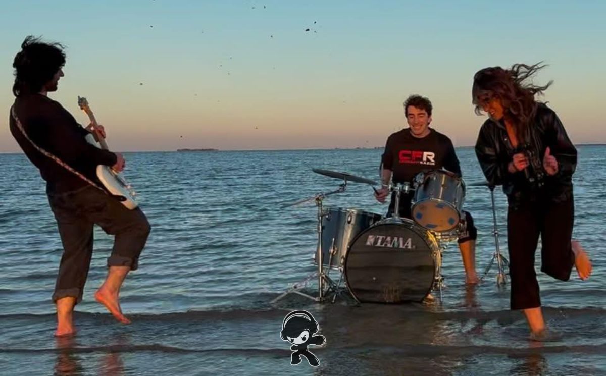 Lilies of David - Skin & Bones (Alternative Rock)