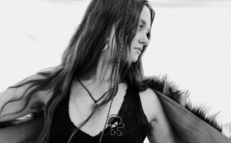 Nuala - Damn You're Cold (Alternative Pop)