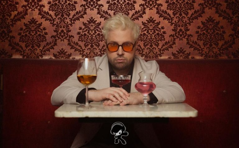 AF90 - Drugs on the Weekend (Indie Pop)