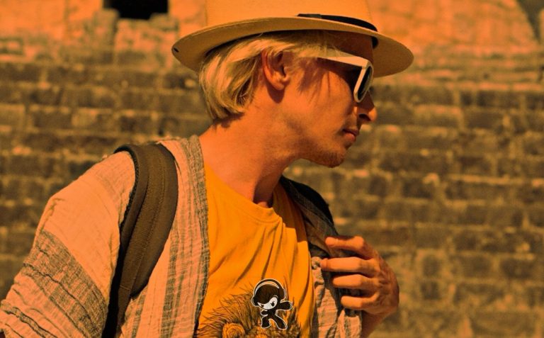 Denis Constantine - House of Light (Dark Electro Remix) (Industrial)