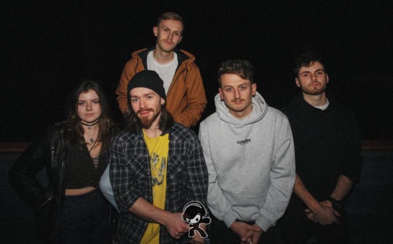 HOLLOWBODY - Punchdrunk (Indie Rock)