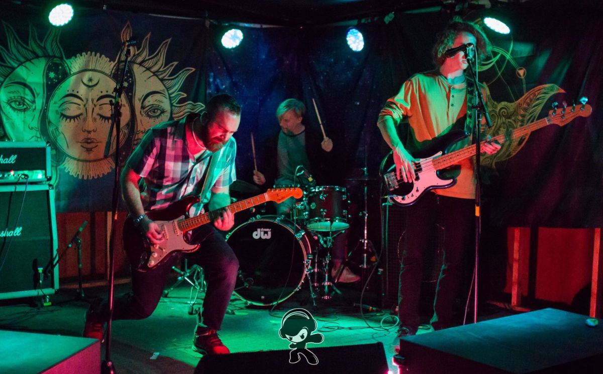 The Sunmills - Take Me Away (Pop Punk)