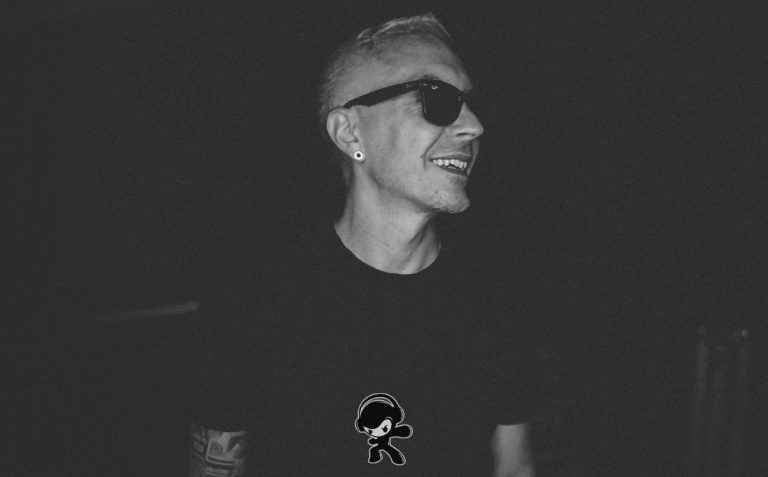 Victor Bomì - Stupid Cupid (Indie Electronic)