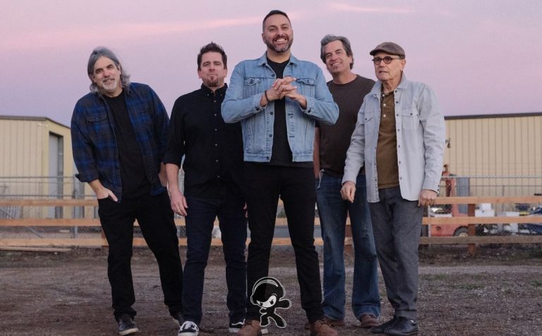 Carbon City Lights – Sky Blue (Indie Rock)