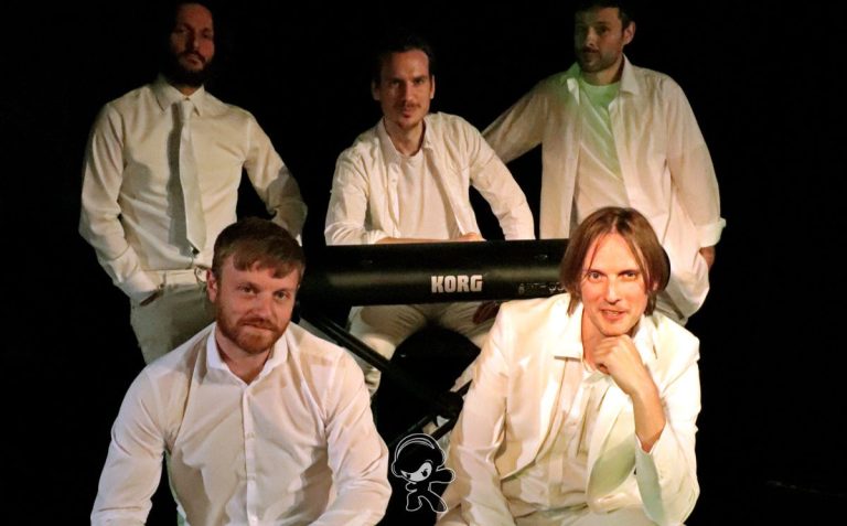 Fragile Creatures – Bad Smell (Indie Rock)