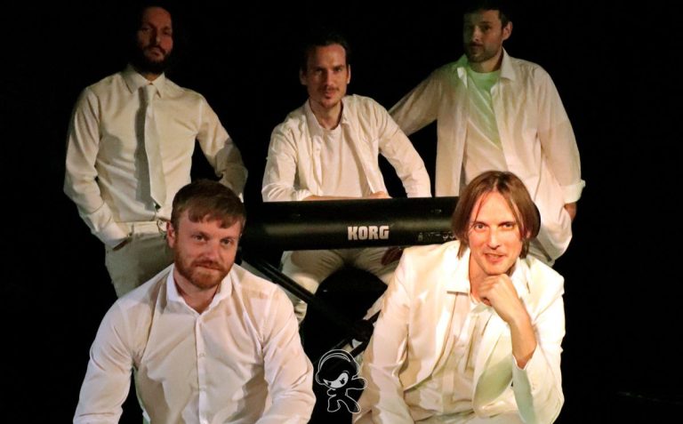 Fragile Creatures – Play Both Sides (Indie Rock)