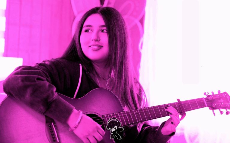 Mya Angelique – paper girls (Indie Pop)