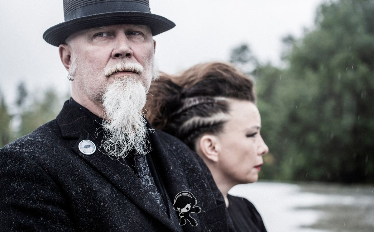 Red Mecca – I'm On The Outside (Synthpop)