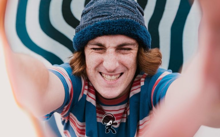 Sorry It's Over - Think I’m Addicted (hold on) (Indie Rock)