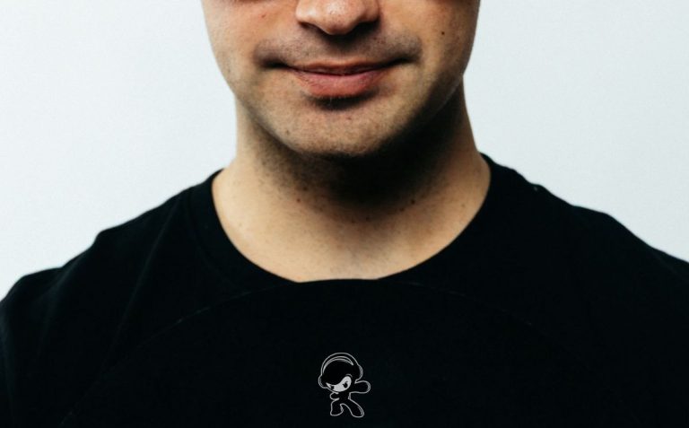 Loby – Distant Voices (Alternative Pop)