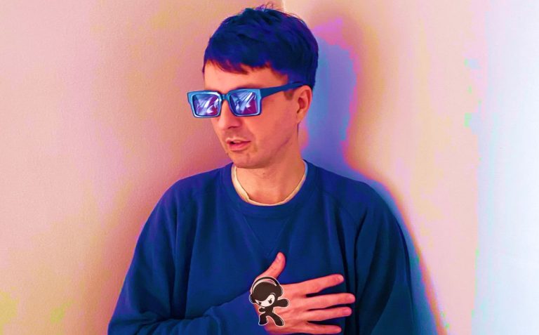 Lowly Light - Lights Down Low (Alternative Pop)