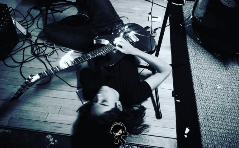 Mad Hunny – Chaotic Symphony y Twisted Trenches (Hard Rock)