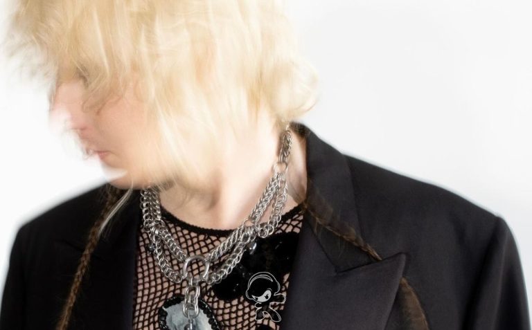 Mothé – Claw (Electro Pop)