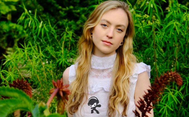 Phoebe Willo – Calm Inside the Storm (Dream Pop)