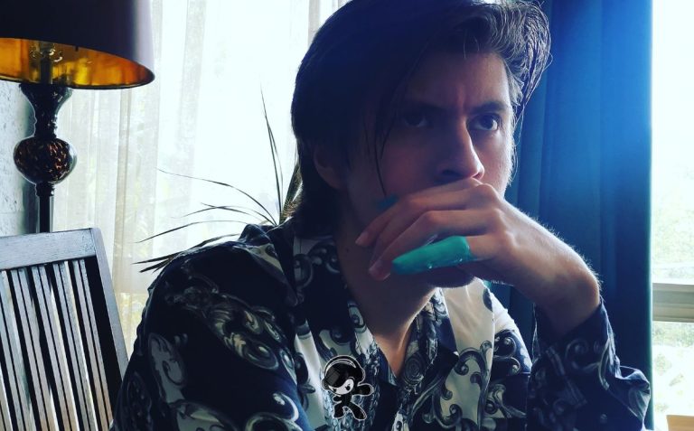 Silver Magpie – Apologetic (Synthpop)