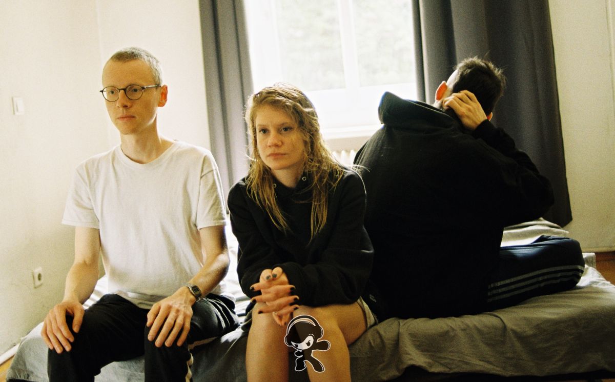 BED – heart shaped bed (Dream Pop)