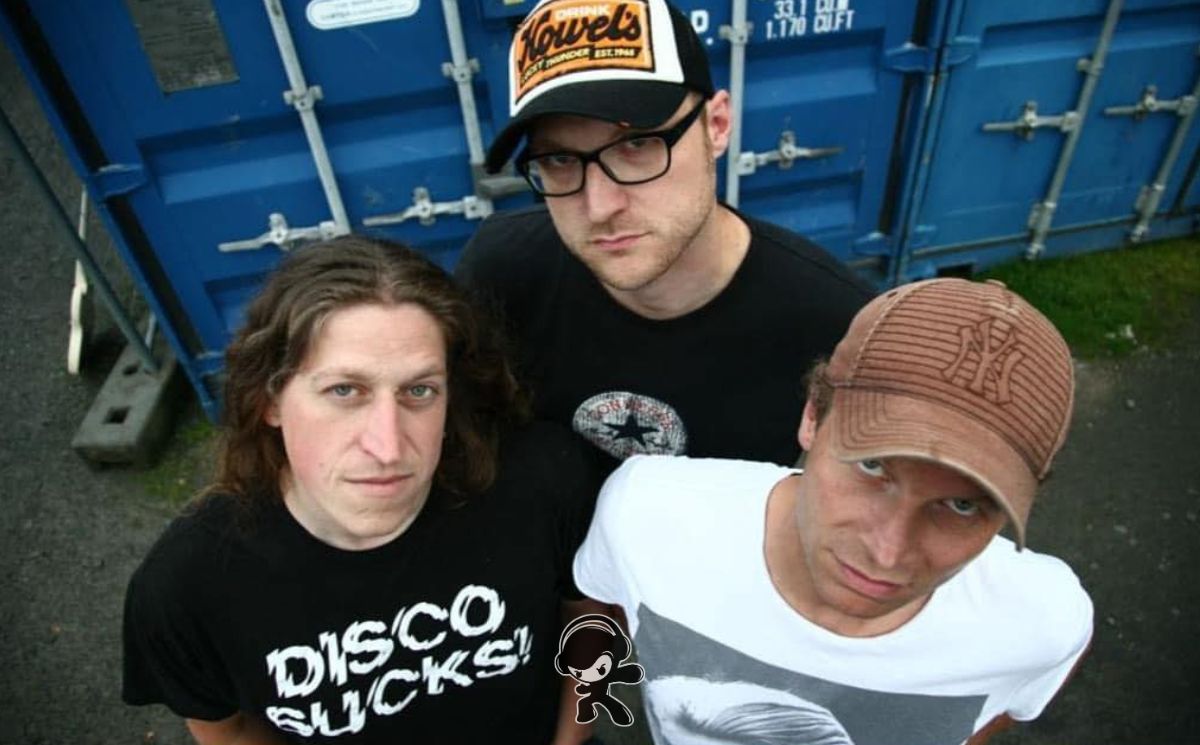 SUPERCOBRA – Give It Up (Alternative Rock)