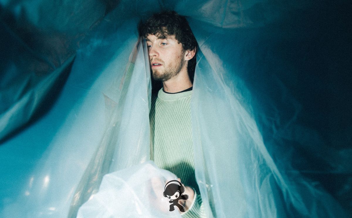 iHATEYOUTRAVY – MESSY (Indie Pop)